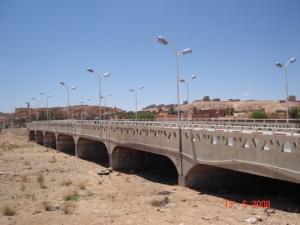 الجسر الرابط بين مدينة  العاطف  و  تاجنينت  (ولاية غرداية)