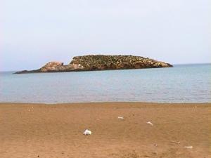 صورة لشاطئ  رشڨون  ببلدية  ولهاصة  (ولاية عين تموشنت)