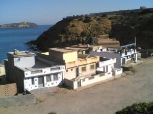 صورة من جزيرة  رشڨون