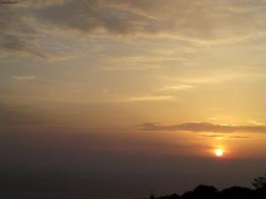 غروب الشمس على شاطئ  صاسال