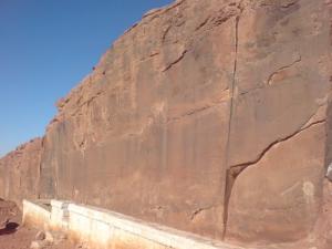 أسوار القصر القديم لبلدية  تيوت