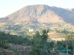 صورة لجبل  زكار  بالقرب من قرية  بن علال