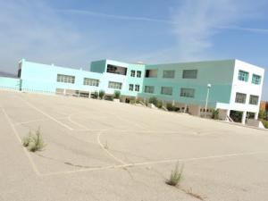 متوسطة حي 500 مسكن بمدينة  عين الدفلة