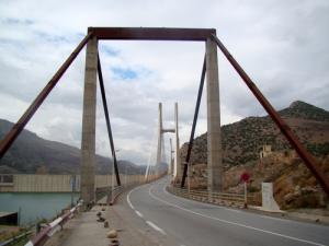 صورة من الجسر العابر لسد  بني هارون