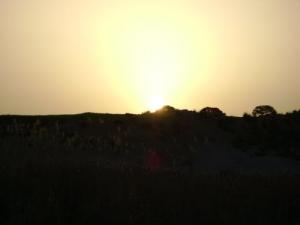 طلوع النهار على جبال 