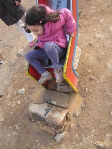 Ain Fezza, aire de jeux pour enfants