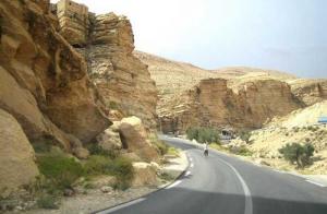 الطريق المؤدي إلى بلدية  جلال