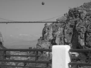 مرور العربة الكهربائية فوق أحد جسور  قسنطينة