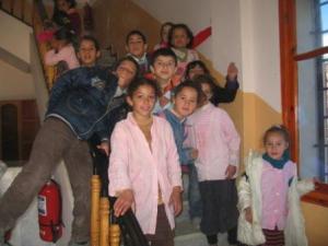 أطفال في المكتبة العمومية لمدينة  دراع قبيلة  (1)