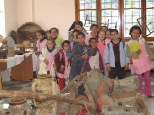 أطفال في المكتبة العمومية لمدينة  دراع قبيلة  (10)