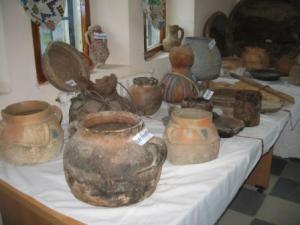 أواني تقليدية بالمكتبة العمومية لمدينة  دراع قبيلة  (1)