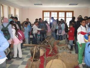 أطفال بالمكتبة العمومية لمدينة  دراع قبيلة  (6)