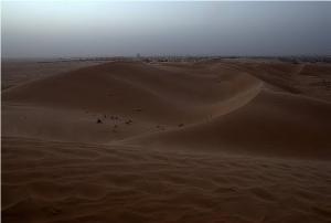 الكثبان الرملية بضواحي مدينة 